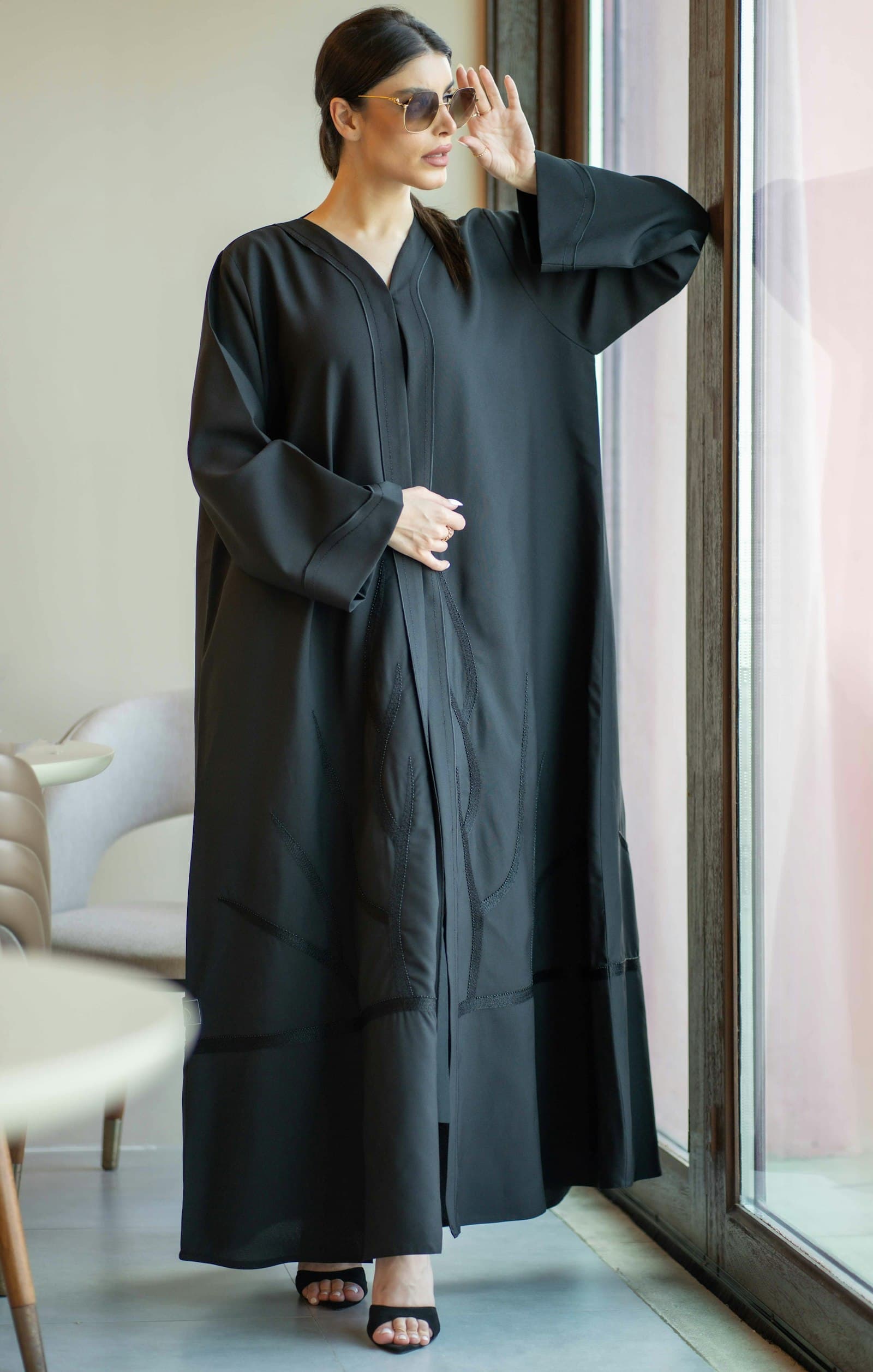 عباية كلاسيكية سوداء